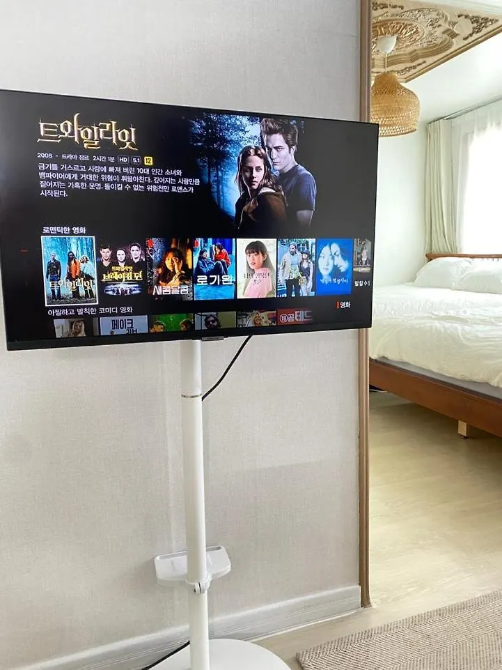 # 3Room # 4Bed # Gwangalli # Maximum 8 # Netflix # 120 Inch Beam Busan Apartment