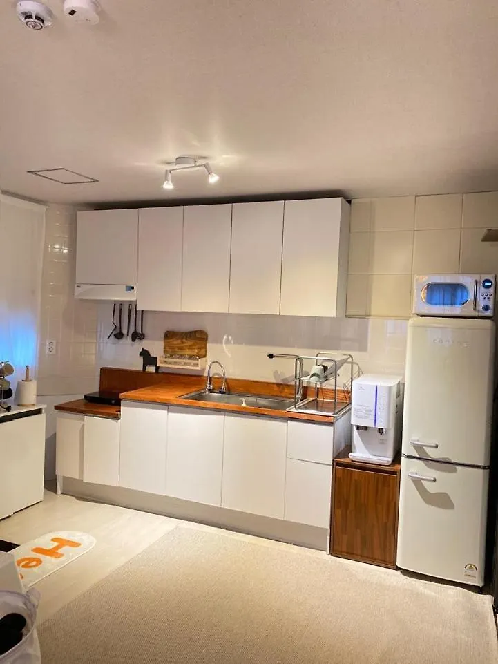 # 3Room # 4Bed # Gwangalli # Maximum 8 # Netflix # 120 Inch Beam Busan
